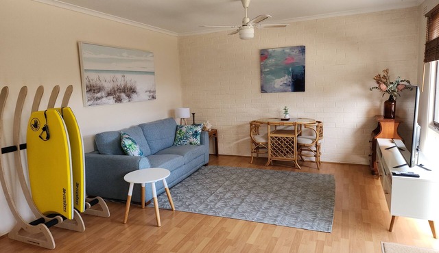 Jac's Pad - King Size Bed - 450m to beach