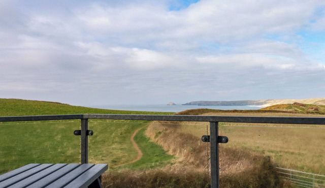 JACANA, character holiday cottage, with a garden in Perranporth