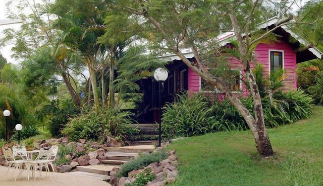 Jacaranda Pioneer Guest Cottage ... historic barn, romantic couples, family fun.