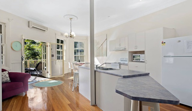 Jacaranda Villa:Set in tropical gardens, perfect for large groups.