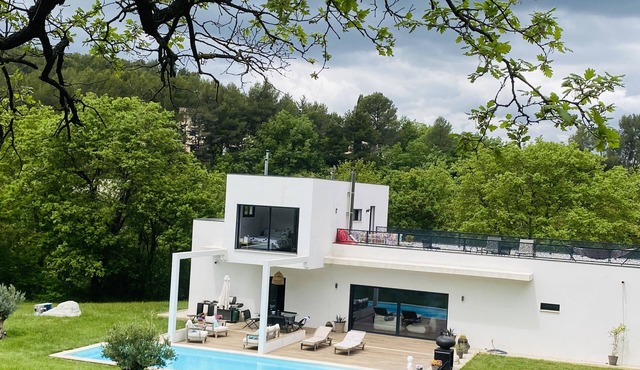 Jacasse Retreat: Luxury Contemporary Villa in Nature, Provence