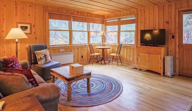 Jack and Elsie's Creekside Hideaway in Mazama