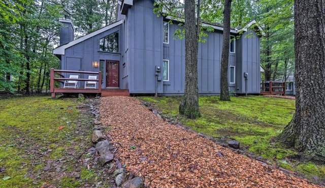 JACK FROST SKI MOUNTAIN, CENTRAL AIR CONDITIONING, HOT TUB