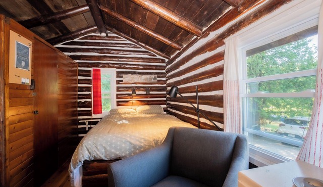 Jack Pine Cabin- North Frontenac Lodge Rustic Cabin