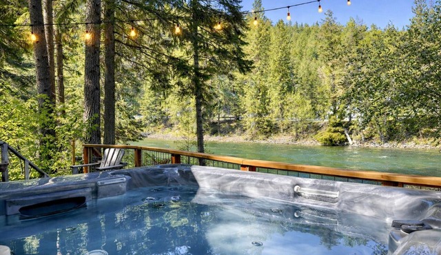 Jack's Cabin | Riverfront | Hot Tub | Pit & BBQ