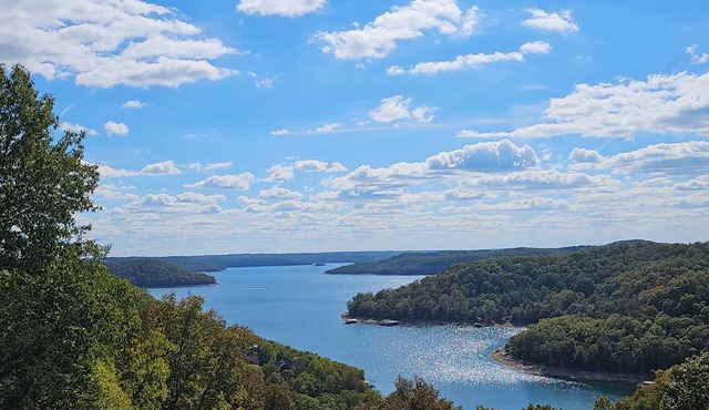 Jack's lakeview cabin, lake view, hot tub, 2-bedroom cabin 2-7 guests
