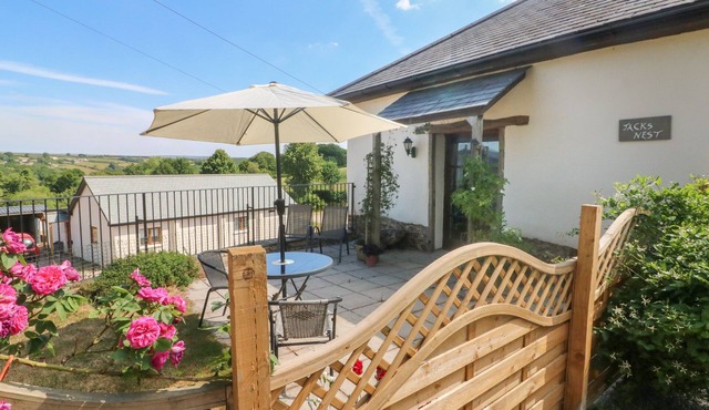 JACK'S NEST, pet friendly, character holiday cottage in South Molton