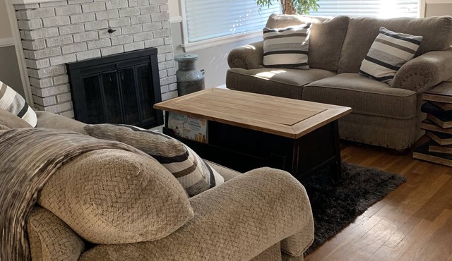 Jacki Lynn’s Large Idaho Falls Downtown Brick Home. 2-3 Kings!