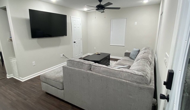 JackPotz BNB- Cozy Modern Bungalow, 5 min. to Two Kings and More!