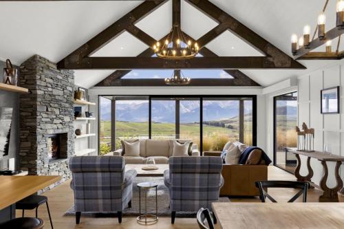 Jacks Point Rise - Family friendly hot tub BBQ