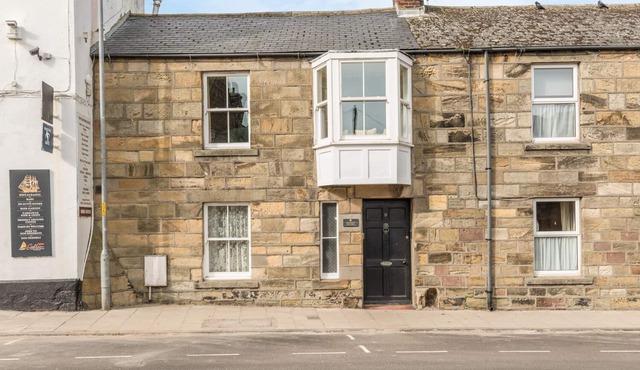 JACKSON COTTAGE, family friendly in Alnmouth