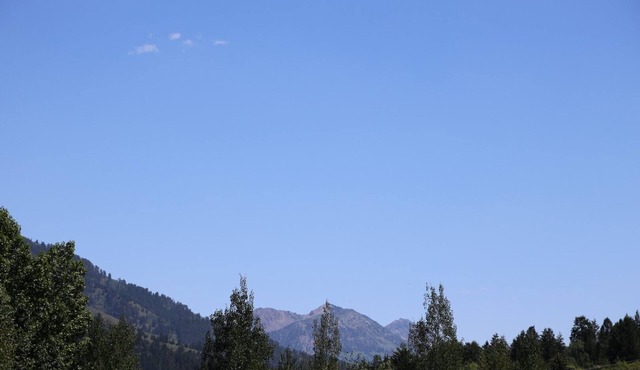 Jackson Hole 2 Bedroom Mountain Chic Townhome-10 min walk to Town Square