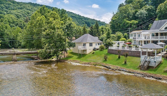 Jackson River Estate Cozy Cottage on the River