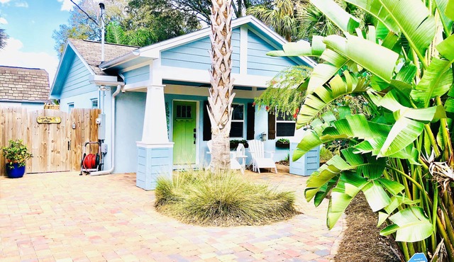 Jacksonville Blue Bungalow- 1 Bedroom New Build Tropical Charm & Cozy Vacation
