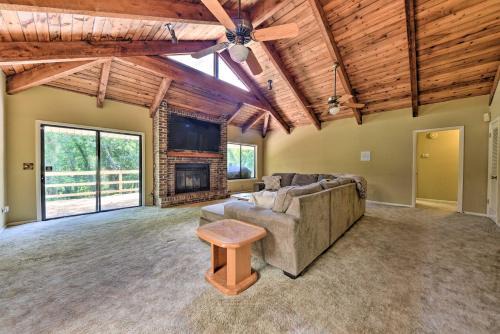 Jacksonville Home on 1 Acre about 6 Mi to Beach!