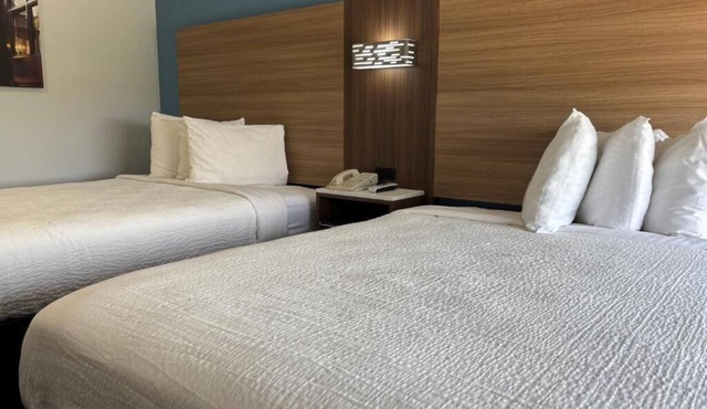 Jacksonville Inn & Suites
