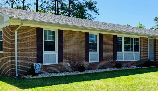 Jacksonville ranch house with perks!