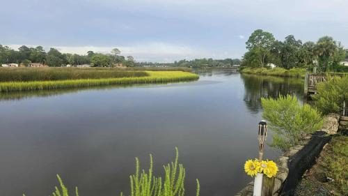 Jacksonville Waterfront Retreat 3BR 3BA Fishing Dock River Views
