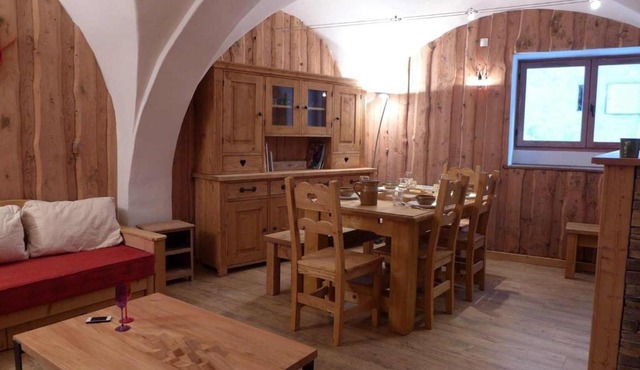 "Jacky" Appartement de charme suréquipé, 300m des pistes et centre village, casier à ski au pied des pistes, linge de lit et produit de toilette compris