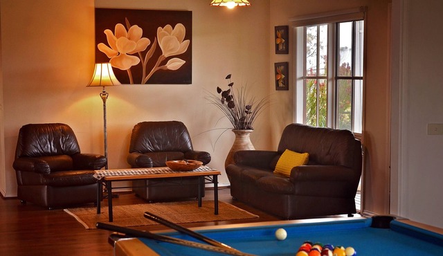 Jacob's Estate | Homestead on 50 Acres of Farmland