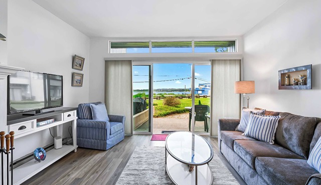 Jacob's Landing - front walk out condo. Bay view