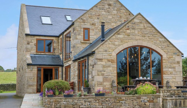 JACOB'S LODGE, family friendly, luxury holiday cottage in Eggleston