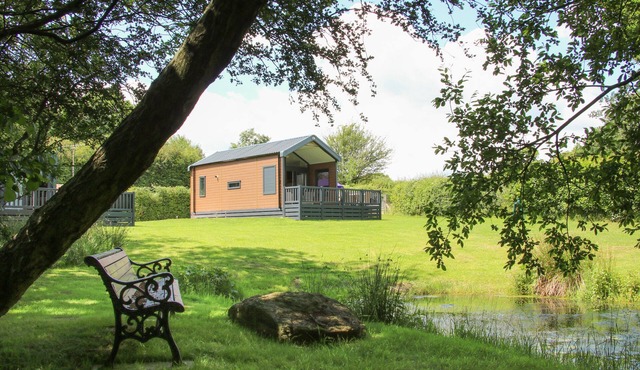 JACOB'S MEADOW POD 2, pet friendly, with a garden in Chirbury
