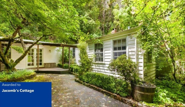 Jacomb's Cottage and Studio. Enjoy the Tranquillity. Walk to Town