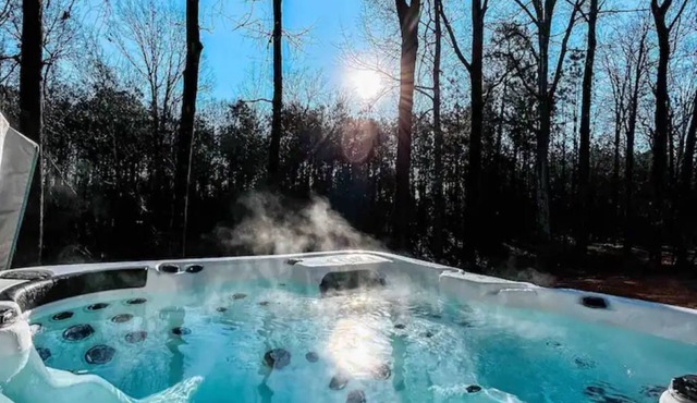 Jacuzzi Cottage at Lake Martin Kowaliga Bay