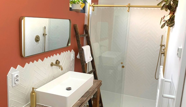 Jacuzzi en Amoureux et Chambre Lumineuse à Croix