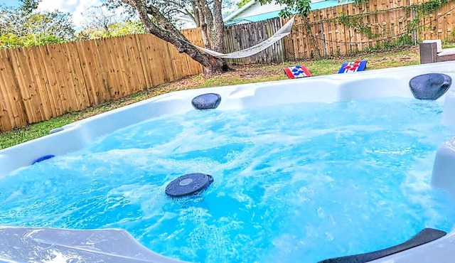 JACUZZI ENTIRE MODERN HOUSE DISNEY & UNIVERSAL 13 MINUTES