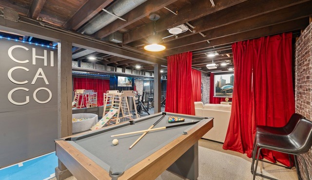 Jacuzzi, Movie Theater, Game Room, Gym, Arcade, Backyard, King Ste, Portage Park