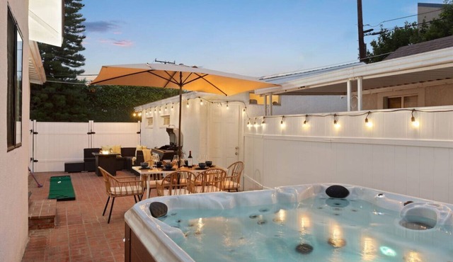 Jacuzzi, Parking, and Game Night Retreat with PS4 PacMan Darts Grill