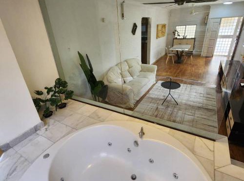 Jacuzzi POOL 3Bedroom, walk to Stadium