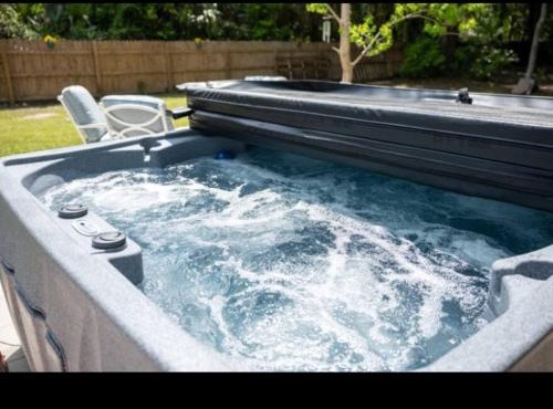 Jacuzzi, Pool Table, Fire Pit, Ping Pong, close to downtown, 3 minutes to Kings Bay