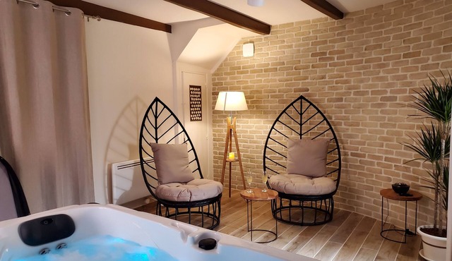 Jacuzzi Privatif Dans Maison de Village au Calme