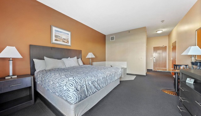 Jacuzzi Tub & King Bed Bayshore Resort