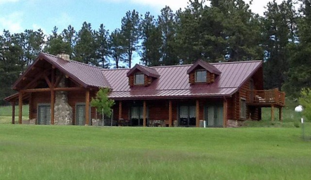 Jade Pines in The Black Hills, Pinball, Shuffle Bowl, Darts, Sauna, Pool table