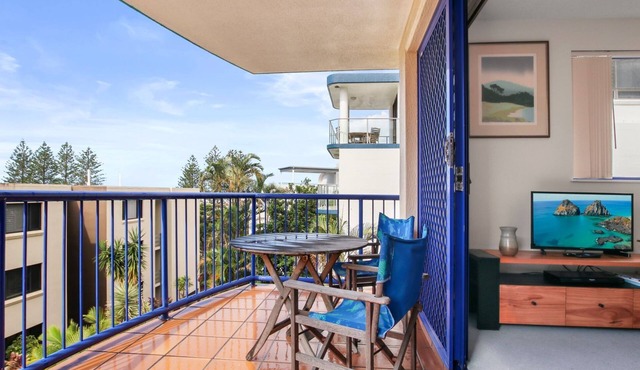 Jade Waters U4/ Latona Ave