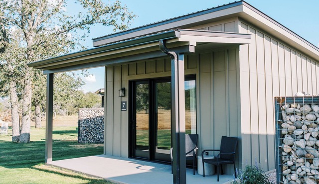Jadestone/Casita #7 - Private Porch, Luxury, Country Feels, Walk to Wineries