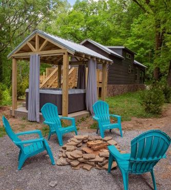 Jake Cabin Luxury Hot Tub Cabin Near Downtown