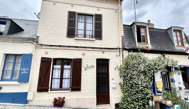 Jaliane, fisherman's house in Saint-Valéry sur Somme town center