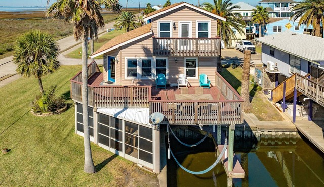 Jamaica Beach Canal Home | Community Pool | Kayaks | Huge Furnished Deck | Sunroom with Foosball