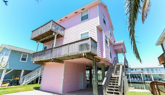 Jamaica Beach! Fishing light, kayaks, pool access!