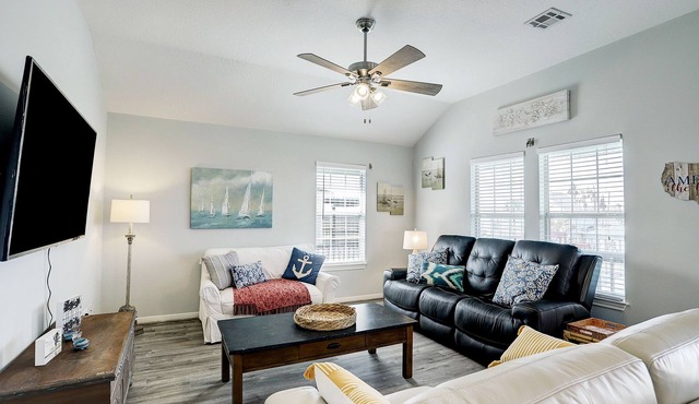 Jamaica Beach Waterfront Home! w/Paddleboards, Kayak, Pedal Boat, Fishing Gears