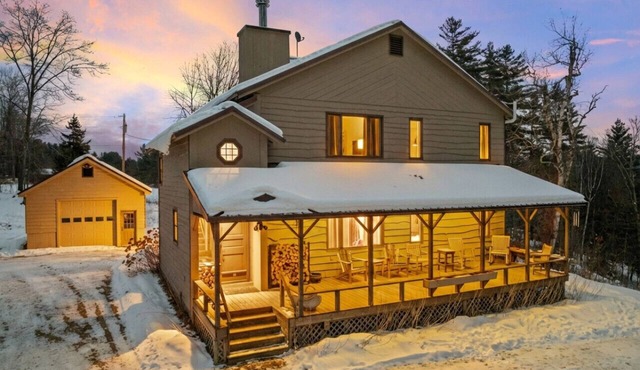 Jamaica Chalet: 3 Kings + Arcade | Starlink