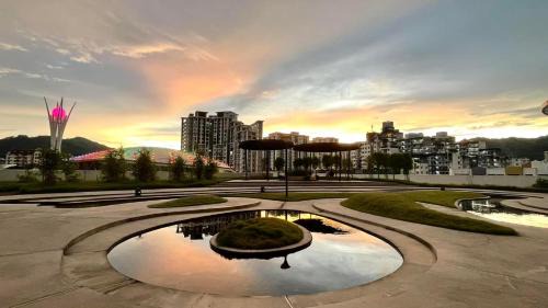 Jambul Villa 3-storey corner House 6Bed5Bathroom