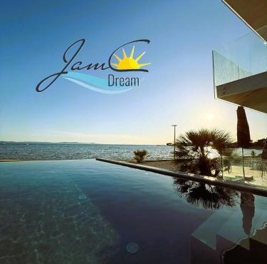 JamC Dream Familientraum direkt am Meer mit beheiztem Pool