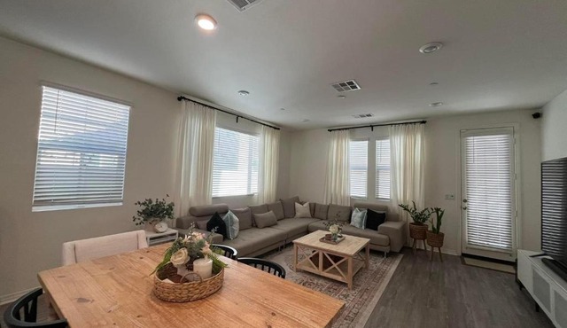 James apartment rental