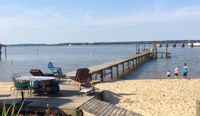 James River Beach Retreat - Last Minute Rate- Williamsburg - Ferry End Cottages